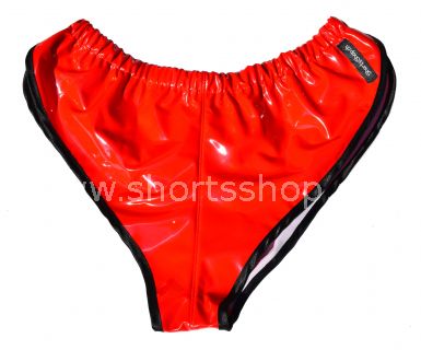 Lackshorts Chris aus weichem rotem Lackmaterial
