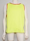 Shirt Gr&ouml;sse L aus weichem Funktionsstoff mit roter Einfassung..