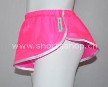 Nylon Shorts Dennys aus sehr leichtem, pinkfarbigem Gewebe.